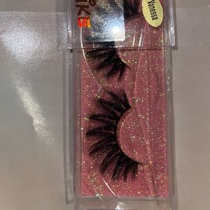 Faux lashes